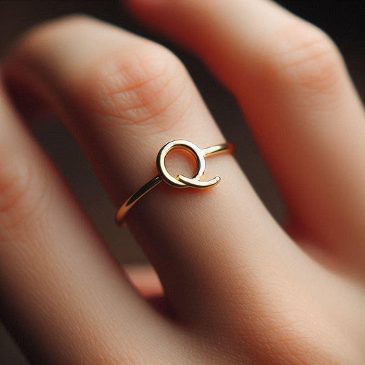Letter Q Ring